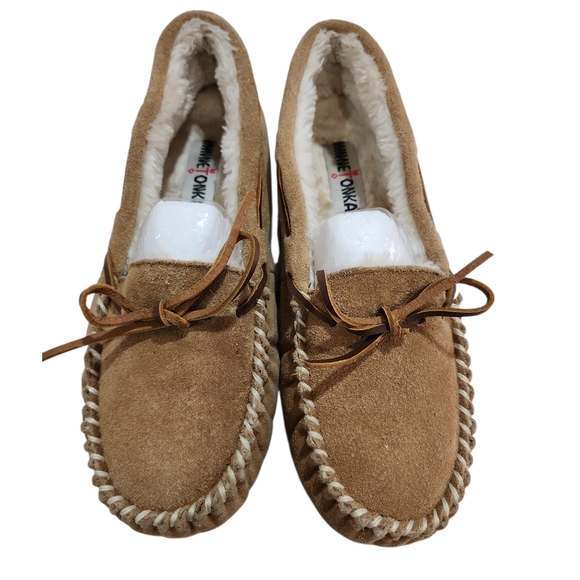 Minnetonka Shoes - Minnetonka Leather Faux Fur Lined Moccasin Slippers 8 Western Minimalist Cabin